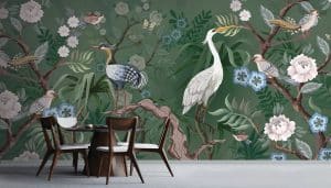 Le papier peint panoramique ARDEA est un rêve de nature. Des arbres, des plantes, des fleurs, des oiseaux s’affichent sur le décor mural dans un joyeux bazar. Certains éléments sont représentés en transparence pour donner de la profondeur à la tapisserie.