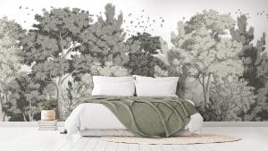 Le feuillage touffu et intense. Le papier peint panoramique FEUILLUS apporte une atmosphère végétale à la décoration d’intérieur. La faune n’est pas en reste puisque l’on aperçoit des oiseaux traverser le ciel. Ambiance nature pour ce décor mural. La tapisserie présente des arbres et arbustes garnis de feuilles. Les couleurs des végétaux varient selon le plan des arbres sur le décor, créant du relief et de l’énergie.  Le mur devient une ode à la nature.   Le modèle de papier peint existe en trois versions colorées : une variation de vert, une variation de brun, et une dernière blanche et gris clair. On aime son dessin enveloppant. Les arbres et leurs feuilles deviennent un écrin pour l’intérieur.