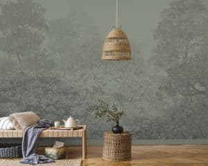 La nature en filigrane. Le papier peint panoramique MONTEVERDE offre un paysage feuillu. Il nous plonge au cœur des arbres et des feuilles pour une décoration d’intérieur équilibrée qui nous invite au dépaysement. Comme une photo en transparence, il crée un décor végétal et naturel à peine marqué, qui invite la nature à l’intérieur de la maison. La tapisserie nous propose une flore généreuse, intense et foisonnante. Le décor mural se décline en 2 modèles : gris et blanc ou avec un filtre couleur verveine. Il séduit par son look oxygénant, par les détails de ses dessins représentant les feuilles et les branches à la perfection, ainsi que les reliefs de la nature. La tapisserie garantit le délassement et la quiétude.